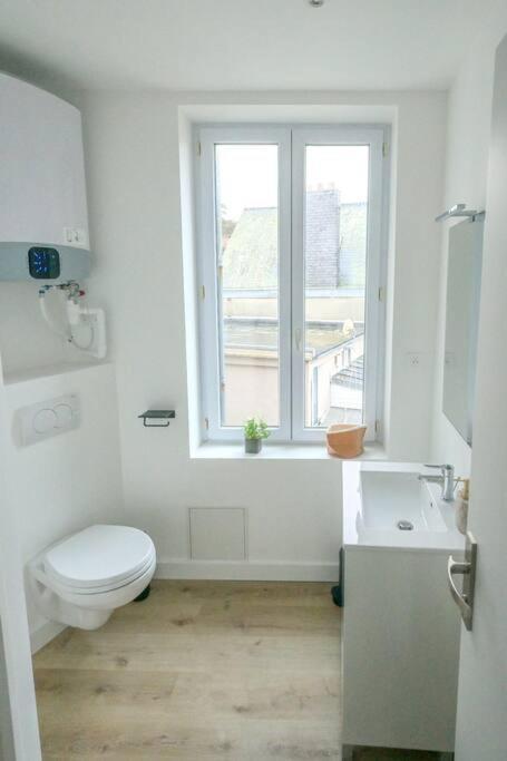 Cosy - 250m Apartment